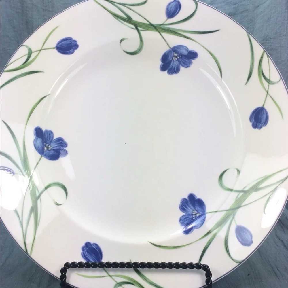 ⭐️Mikasa Casual Classics Garden Poetry Round Platter Purple Blue Flowers